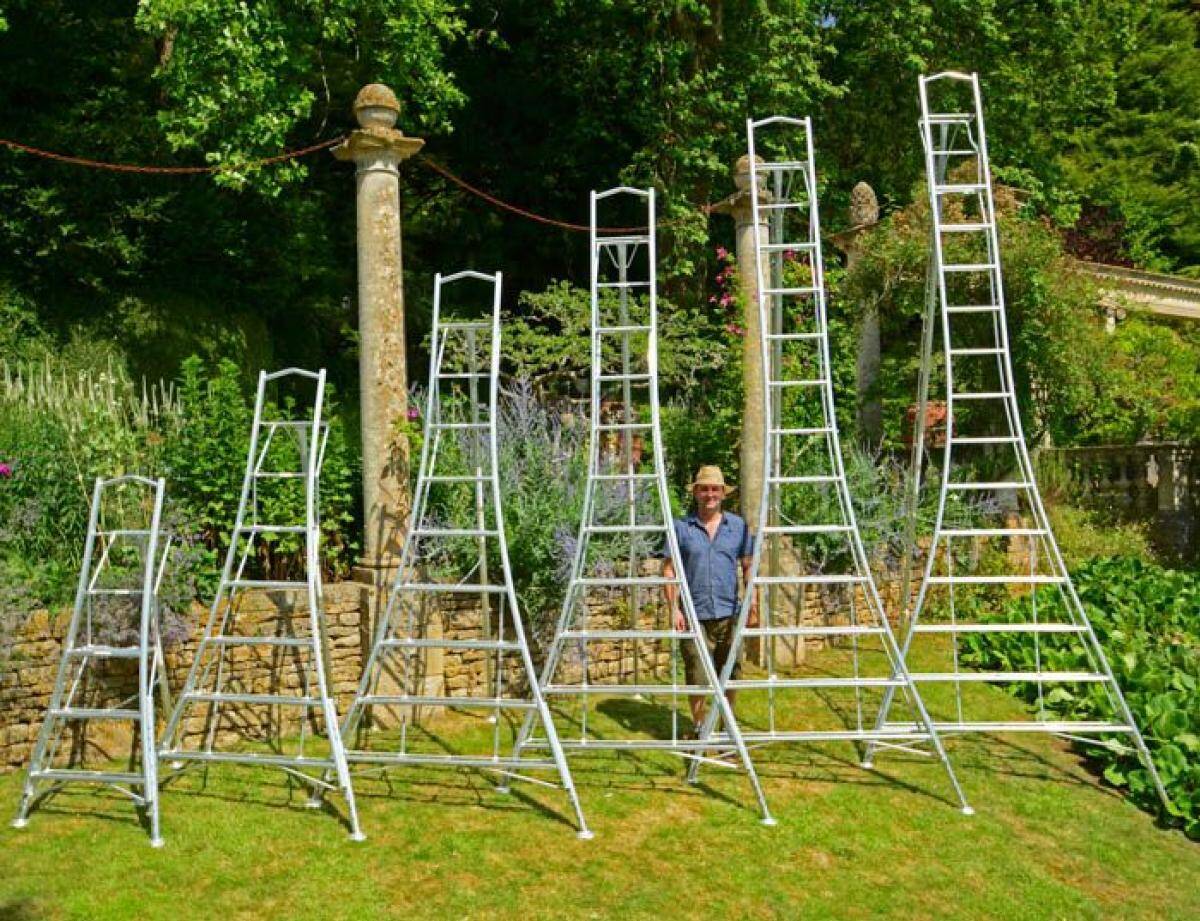 Henchman Tripod Garden Ladder 3 Adjustable Legs Ladder Warehouse